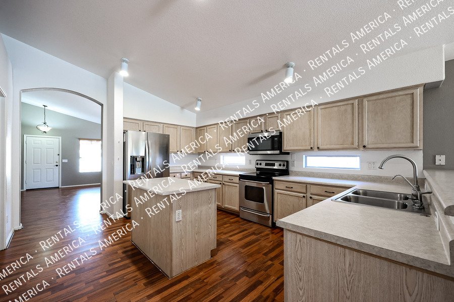7471 W Lone Cactus Dr property image