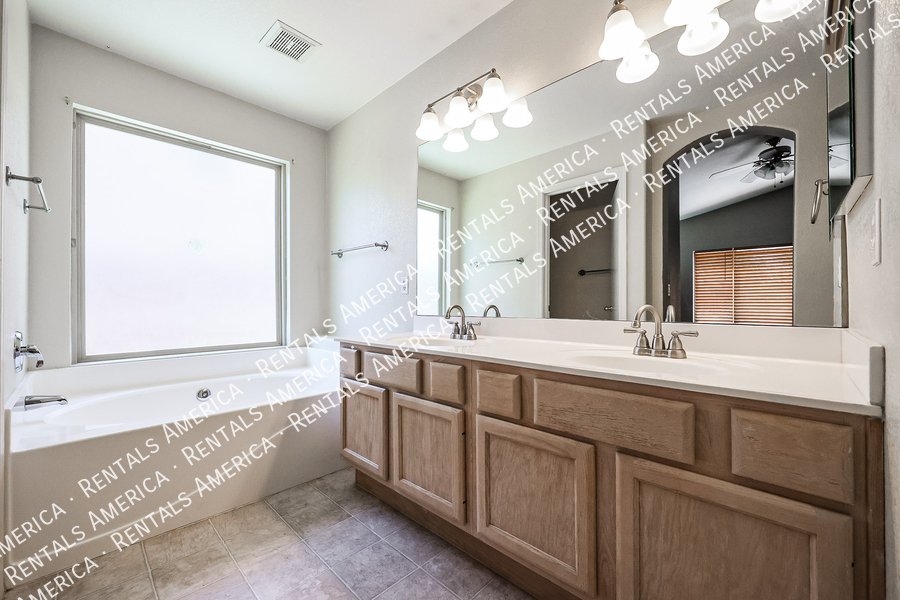 7471 W Lone Cactus Dr property image