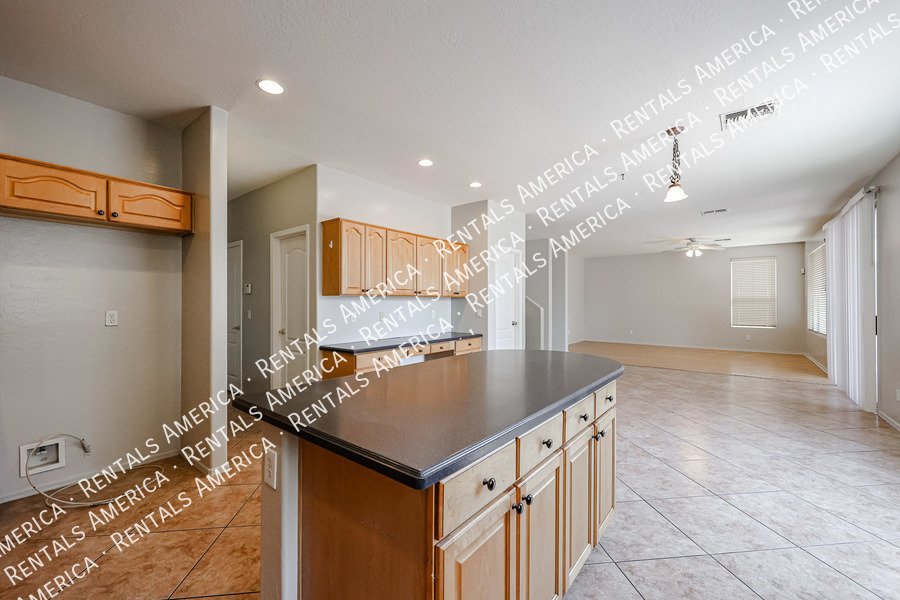 Beautiful 5 bedroom home property image