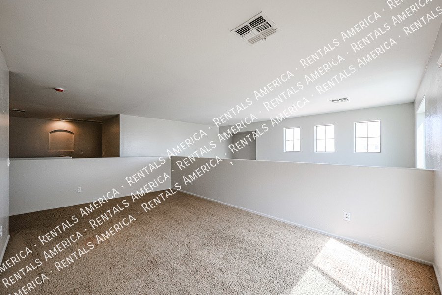 Beautiful 5 bedroom home property image