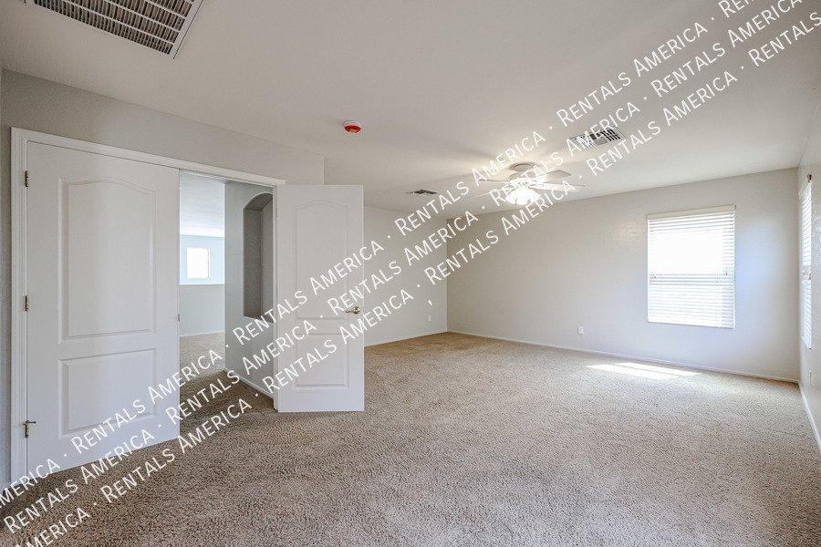 Beautiful 5 bedroom home property image