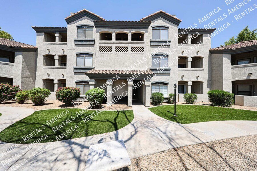 Amazing 1 BR/1 BA Condo in North Scottsale Signature Community property image
