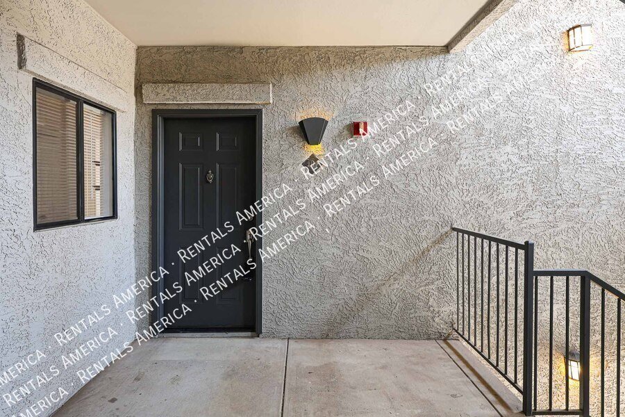 Amazing 1 BR/1 BA Condo in North Scottsale Signature Community property image