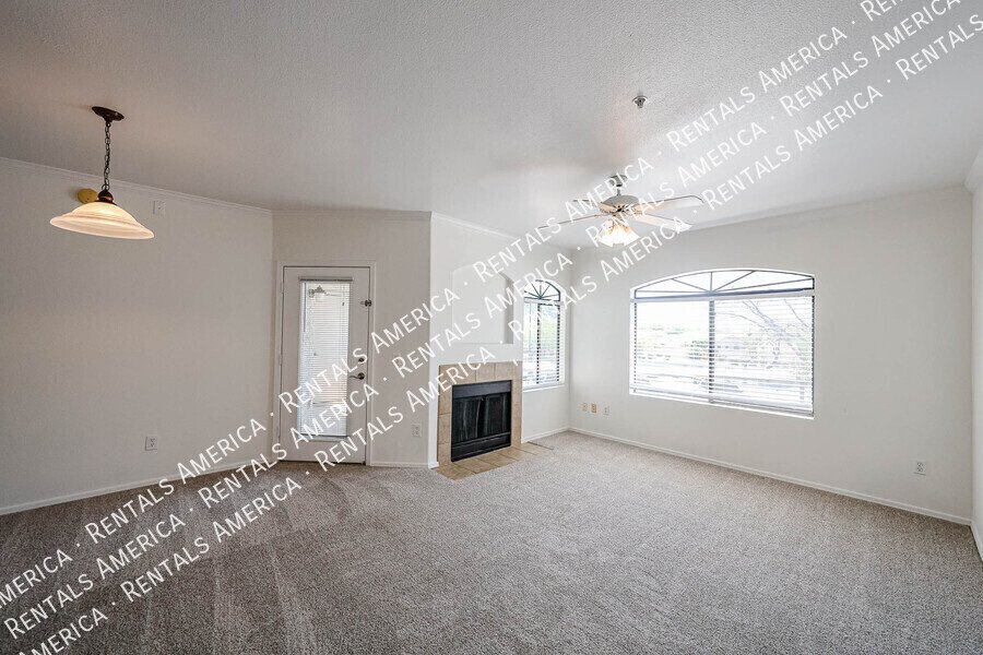 Amazing 1 BR/1 BA Condo in North Scottsale Signature Community property image