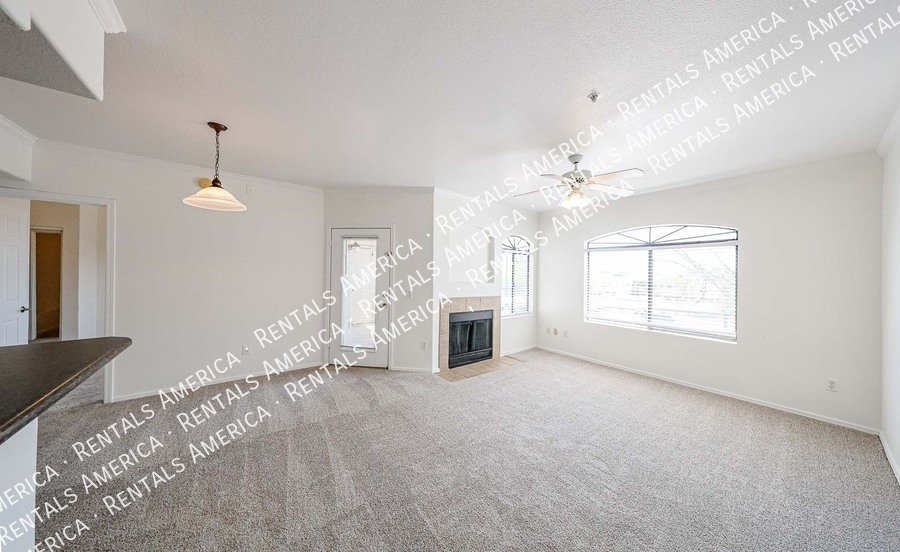 Amazing 1 BR/1 BA Condo in North Scottsale Signature Community property image