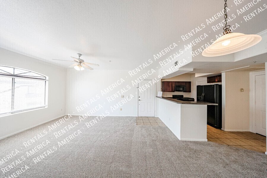 Amazing 1 BR/1 BA Condo in North Scottsale Signature Community property image