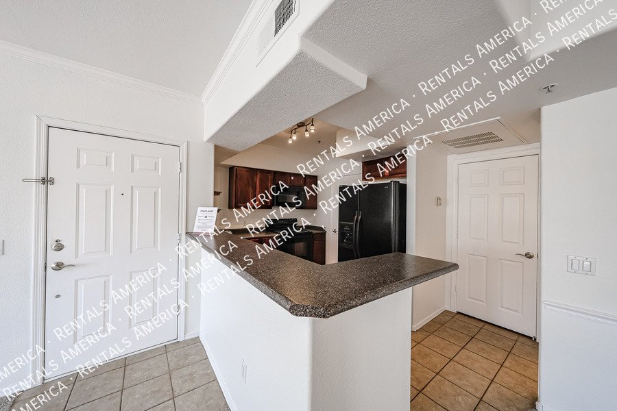 Amazing 1 BR/1 BA Condo in North Scottsale Signature Community property image