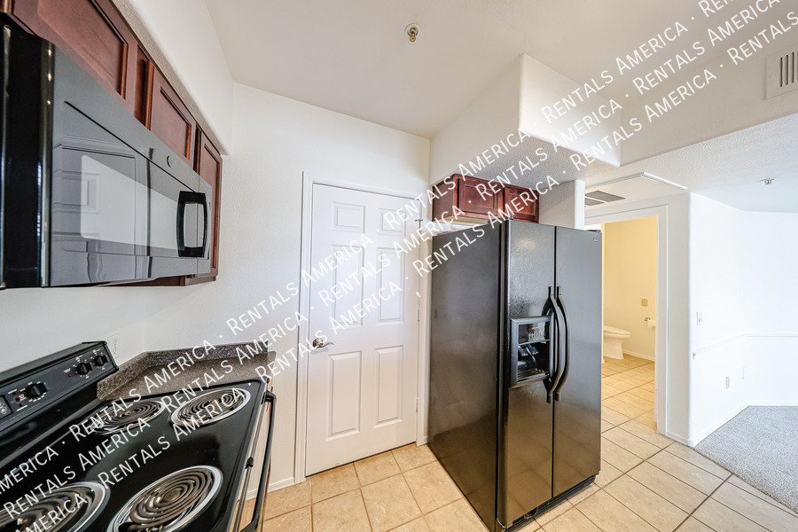 Amazing 1 BR/1 BA Condo in North Scottsale Signature Community property image