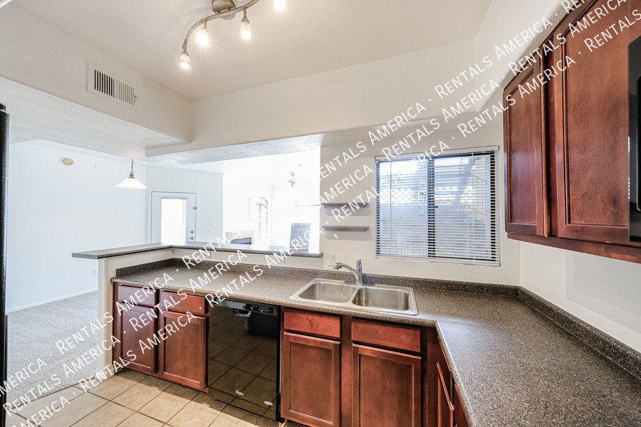 Amazing 1 BR/1 BA Condo in North Scottsale Signature Community property image
