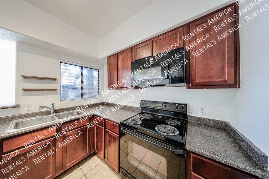 Amazing 1 BR/1 BA Condo in North Scottsale Signature Community property image