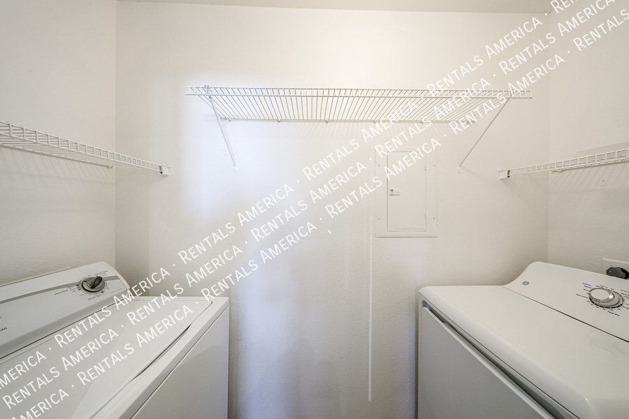 Amazing 1 BR/1 BA Condo in North Scottsale Signature Community property image