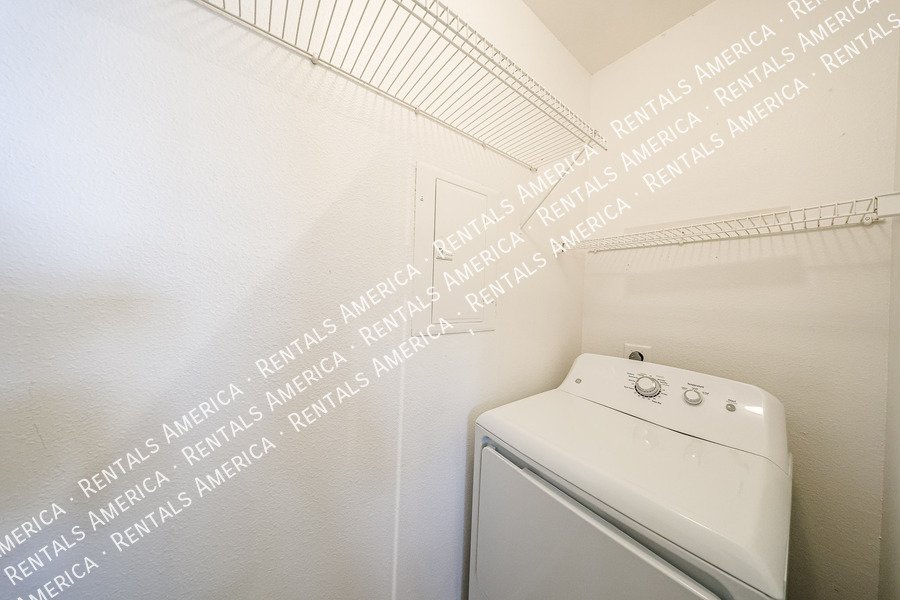 Amazing 1 BR/1 BA Condo in North Scottsale Signature Community property image