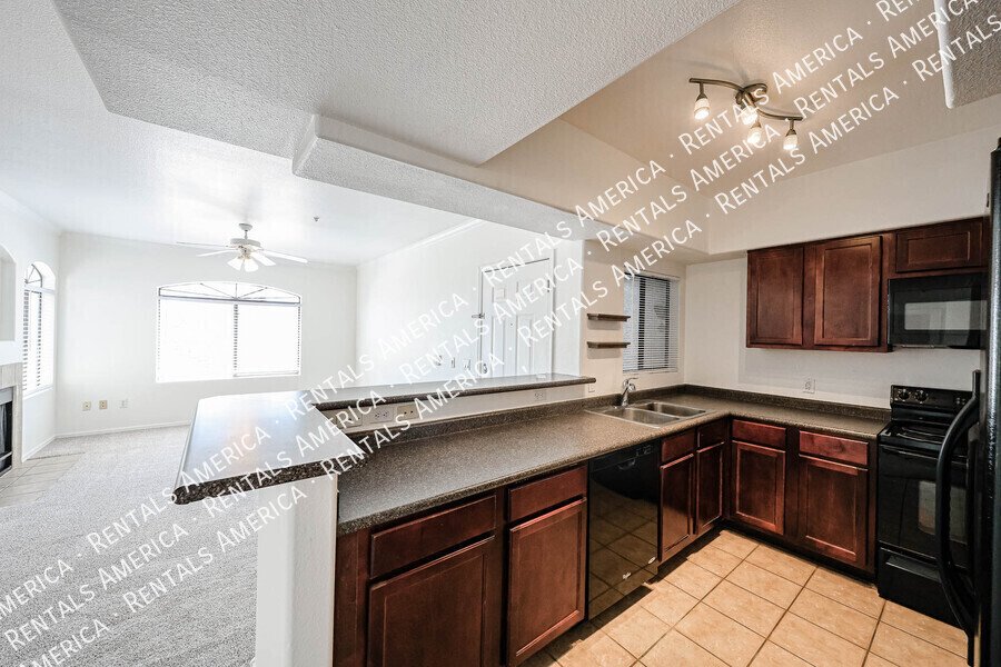 Amazing 1 BR/1 BA Condo in North Scottsale Signature Community property image