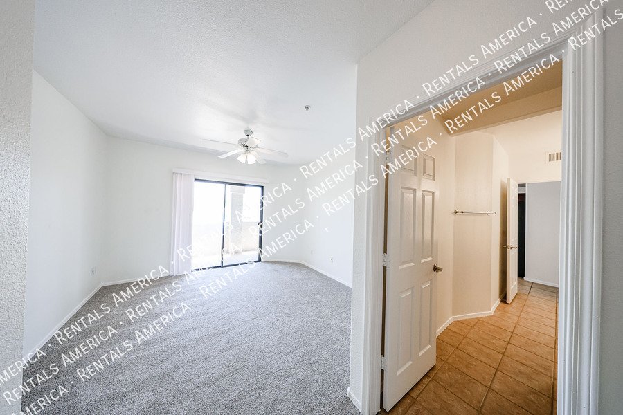 Amazing 1 BR/1 BA Condo in North Scottsale Signature Community property image