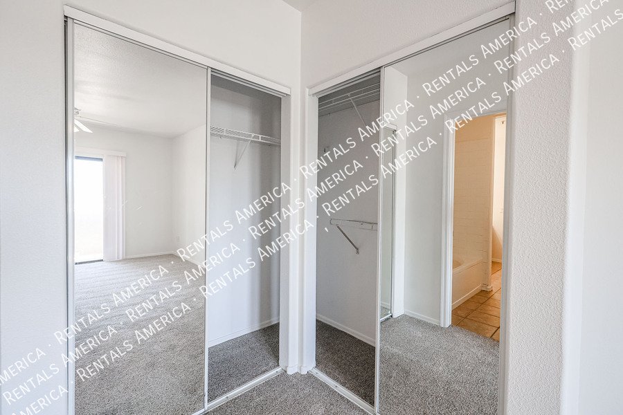 Amazing 1 BR/1 BA Condo in North Scottsale Signature Community property image