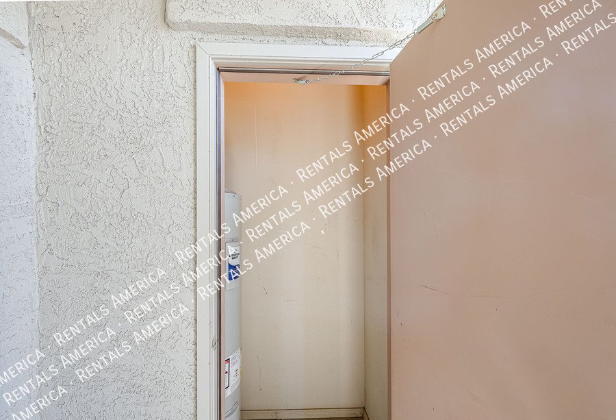 Amazing 1 BR/1 BA Condo in North Scottsale Signature Community property image
