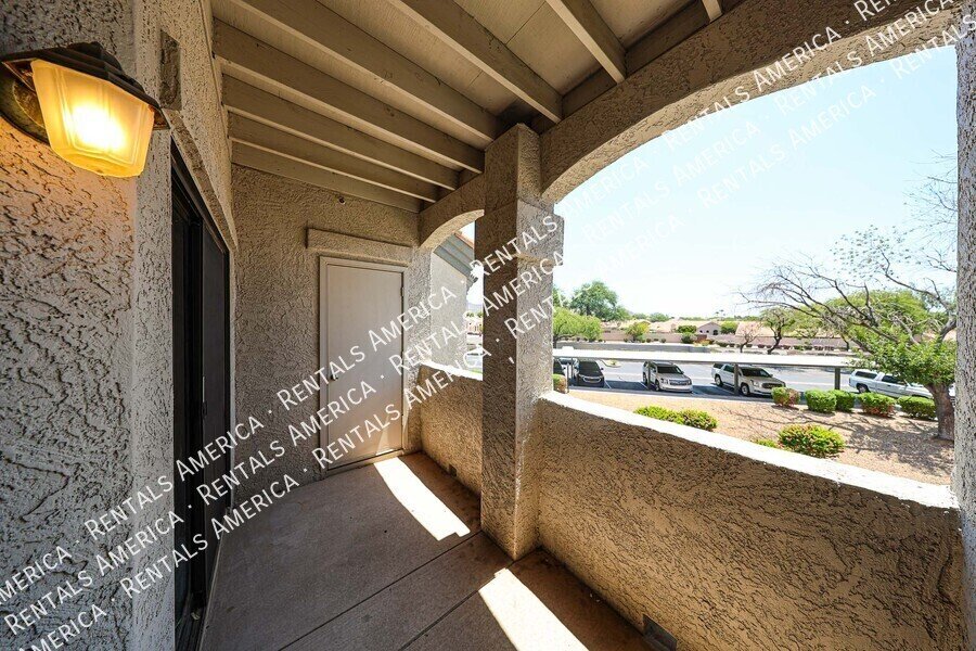 Amazing 1 BR/1 BA Condo in North Scottsale Signature Community property image