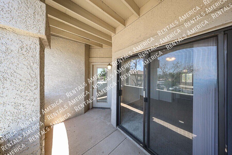 Amazing 1 BR/1 BA Condo in North Scottsale Signature Community property image