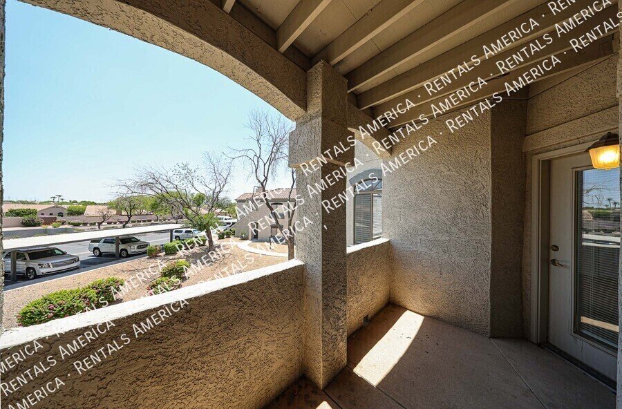 Amazing 1 BR/1 BA Condo in North Scottsale Signature Community property image