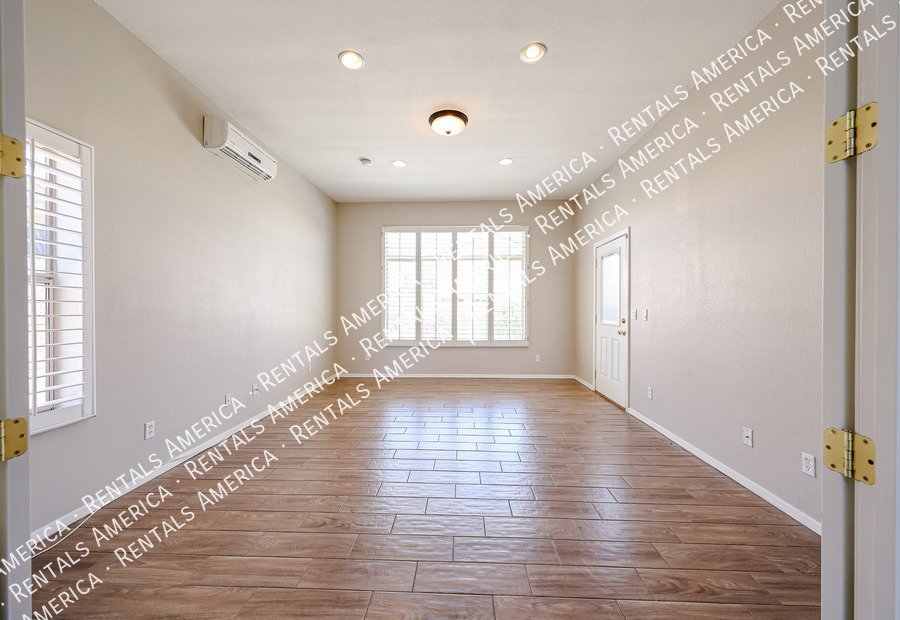 Move in ready 4 bedroom/3 bathroom! property image