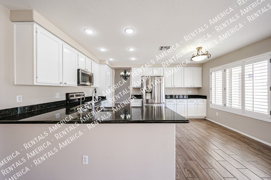 Move in ready 4 bedroom/3 bathroom! property image