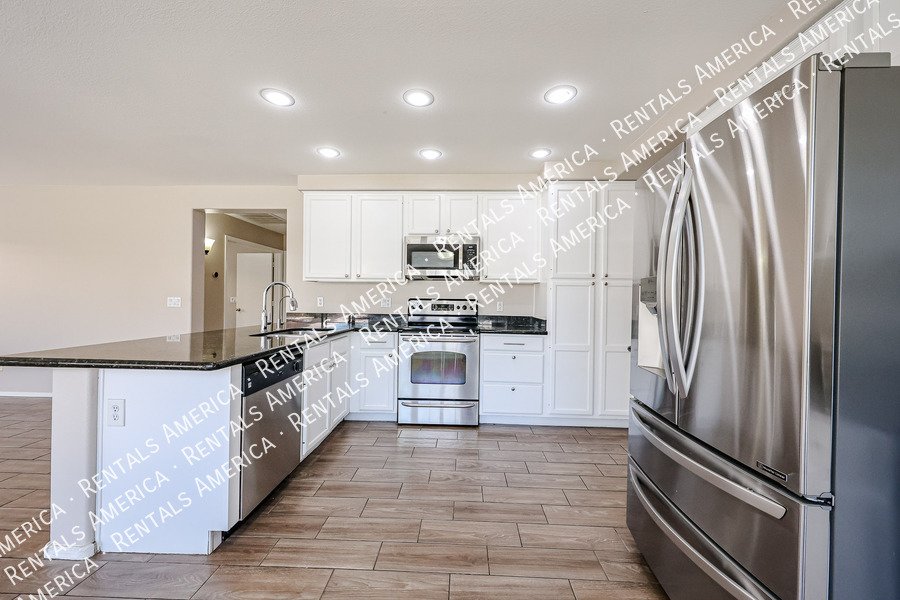 Move in ready 4 bedroom/3 bathroom! property image