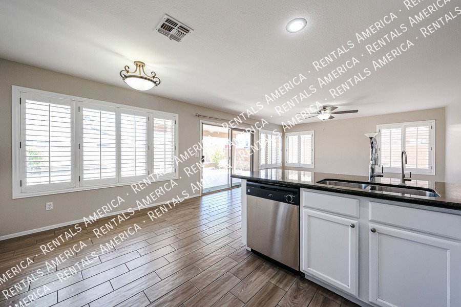 Move in ready 4 bedroom/3 bathroom! property image