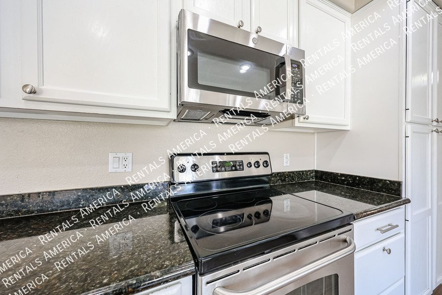 Move in ready 4 bedroom/3 bathroom! property image