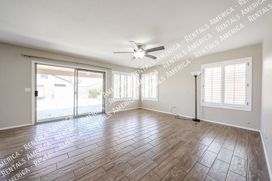 Move in ready 4 bedroom/3 bathroom! property image
