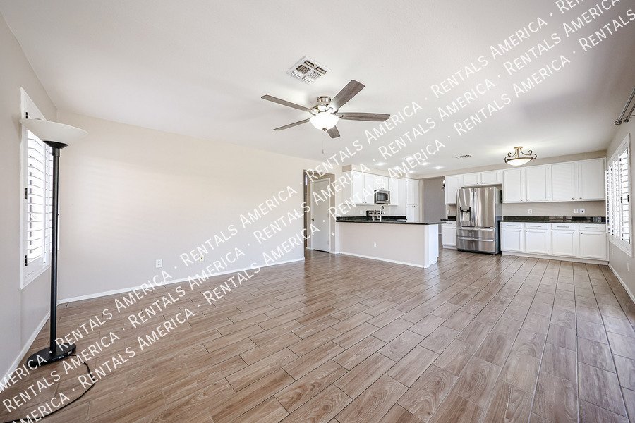 Move in ready 4 bedroom/3 bathroom! property image