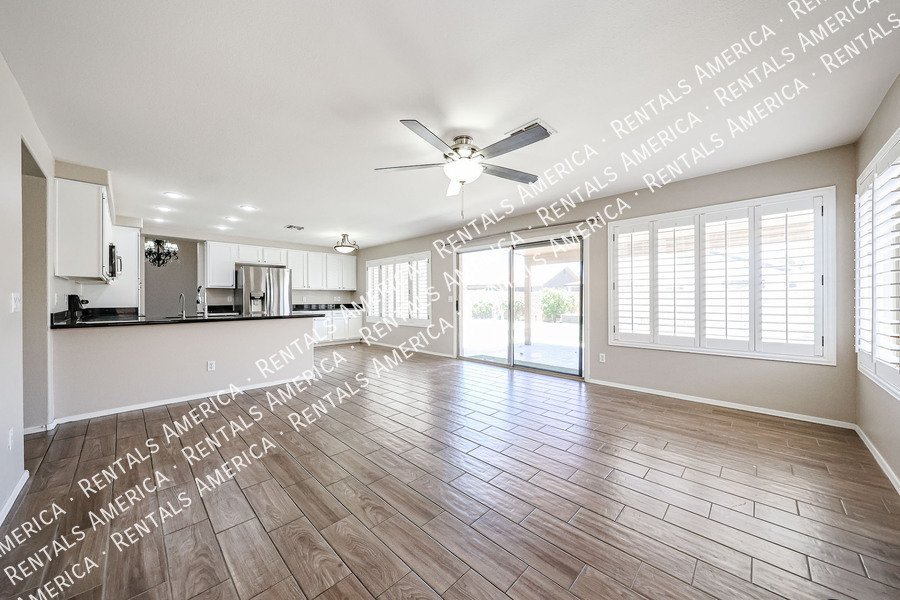 Move in ready 4 bedroom/3 bathroom! property image