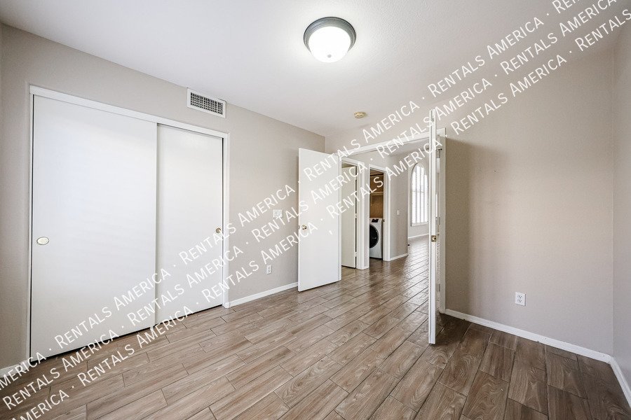 Move in ready 4 bedroom/3 bathroom! property image