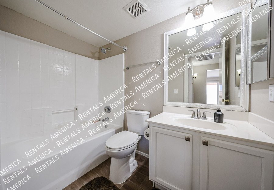 Move in ready 4 bedroom/3 bathroom! property image