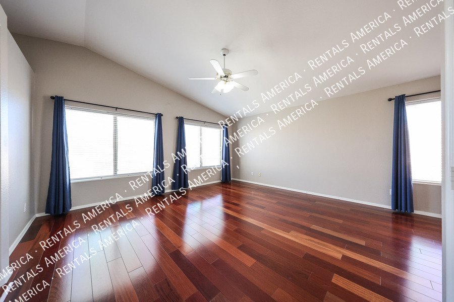 Move in ready 4 bedroom/3 bathroom! property image