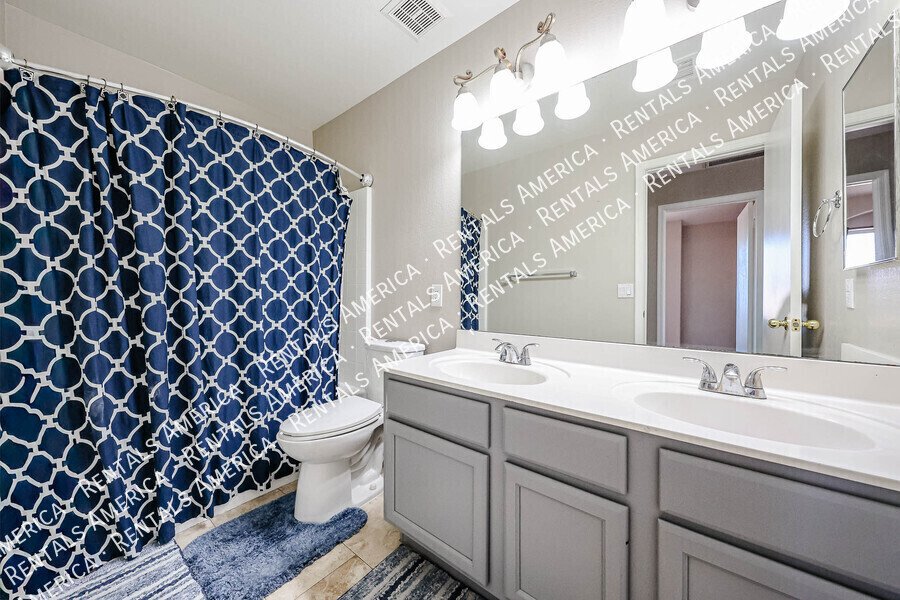 Move in ready 4 bedroom/3 bathroom! property image
