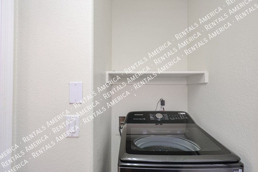 MOVE IN SPECIAL OF 2 WEEKS FREE RENT property image