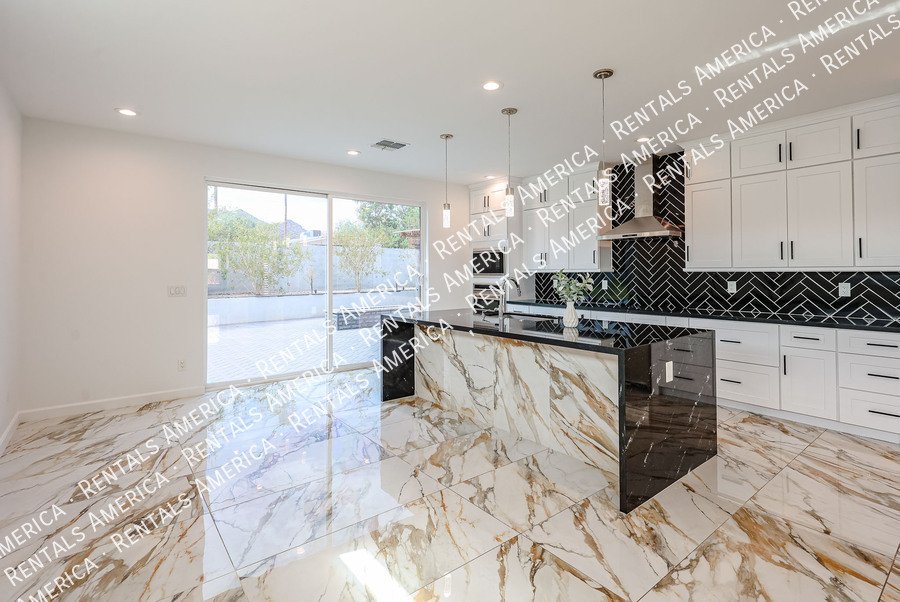 Spacious modern 4-bed, 2-bath home with designer finishes property image
