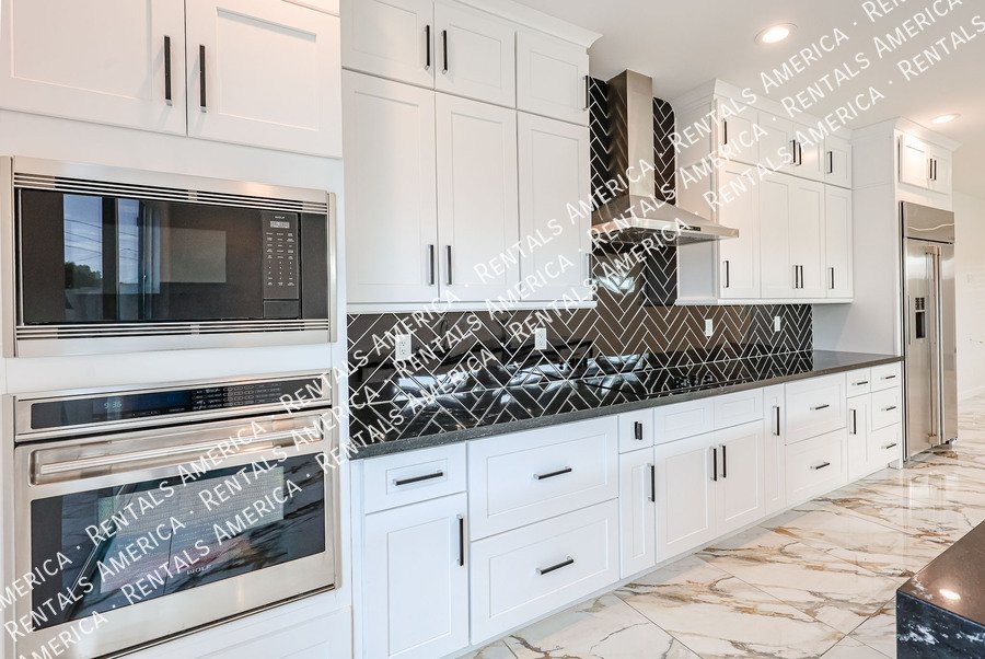 Spacious modern 4-bed, 2-bath home with designer finishes property image