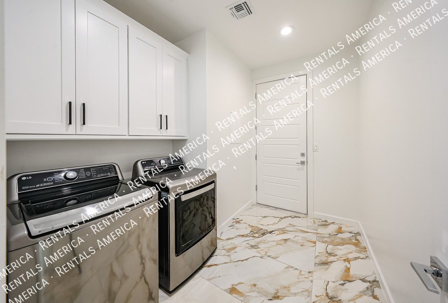 Spacious modern 4-bed, 2-bath home with designer finishes property image