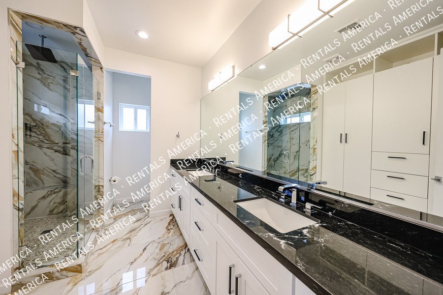 Spacious modern 4-bed, 2-bath home with designer finishes property image