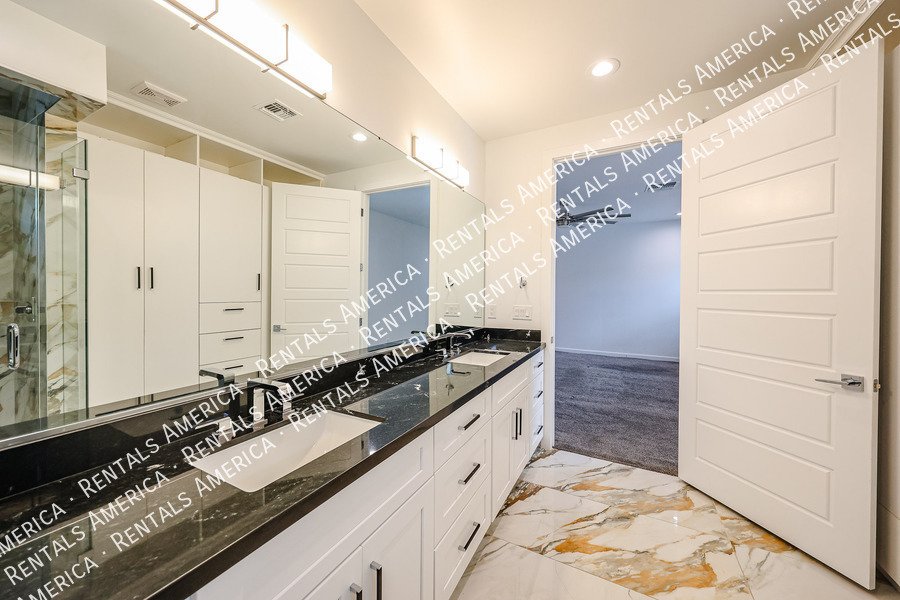 Spacious modern 4-bed, 2-bath home with designer finishes property image