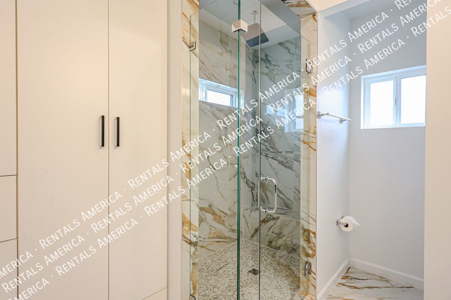 Spacious modern 4-bed, 2-bath home with designer finishes property image