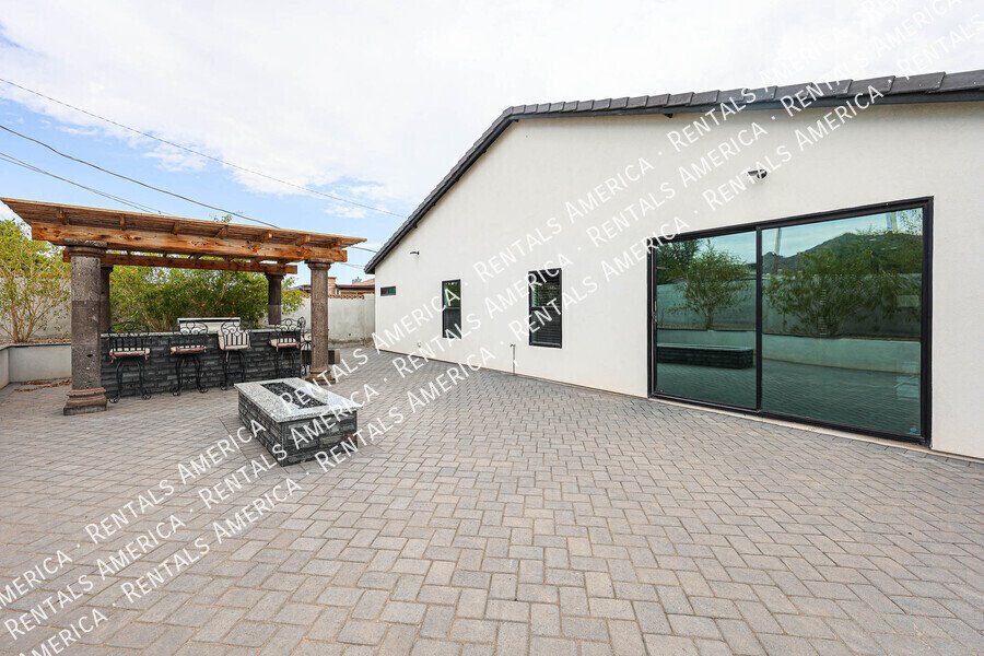 Spacious modern 4-bed, 2-bath home with designer finishes property image