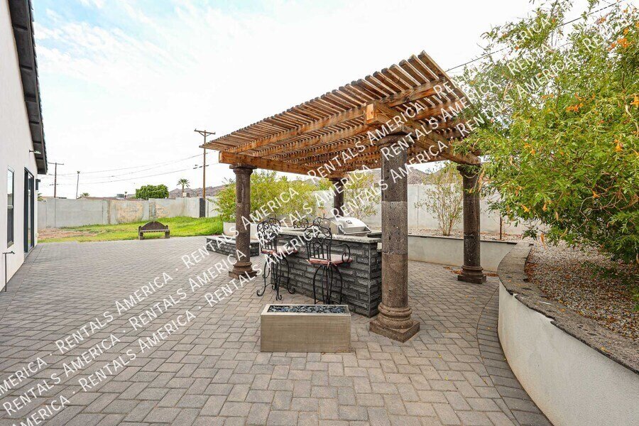 Spacious modern 4-bed, 2-bath home with designer finishes property image