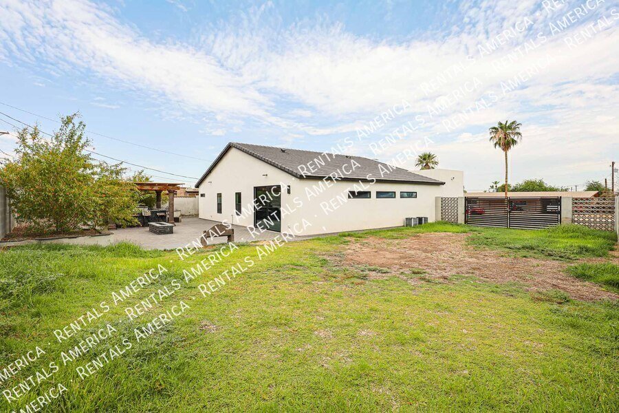 Spacious modern 4-bed, 2-bath home with designer finishes property image