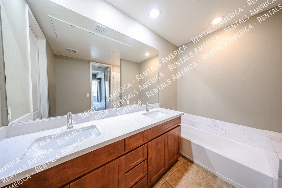 Downtown Phoenix 3rd Floor 1 Bed 1 Bath Condo property image