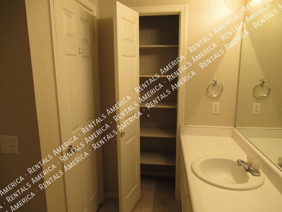 COMING SOON! Awesome 3rd story- 1 bedroom condo in Red Rox Community! property image