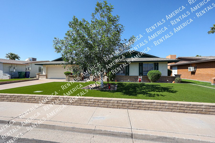 4 bed 2 bath Private Pool No HOA property image