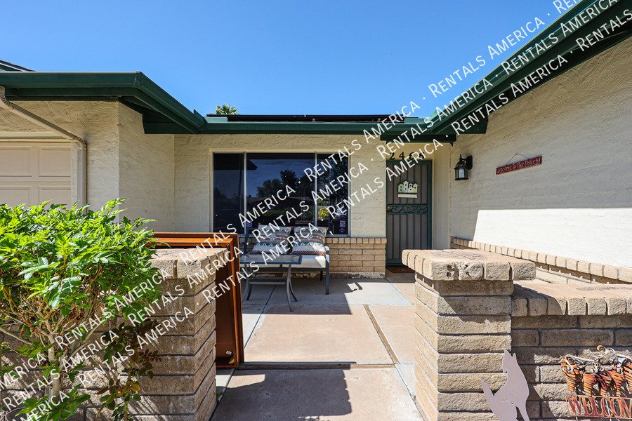 4 bed 2 bath Private Pool No HOA property image
