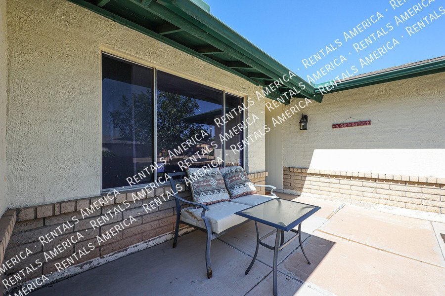 4 bed 2 bath Private Pool No HOA property image